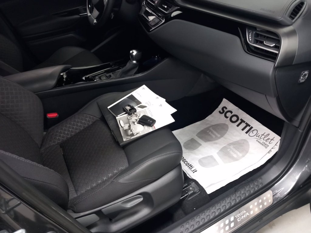 TOYOTA C-hr 2.0h trend e-cvt