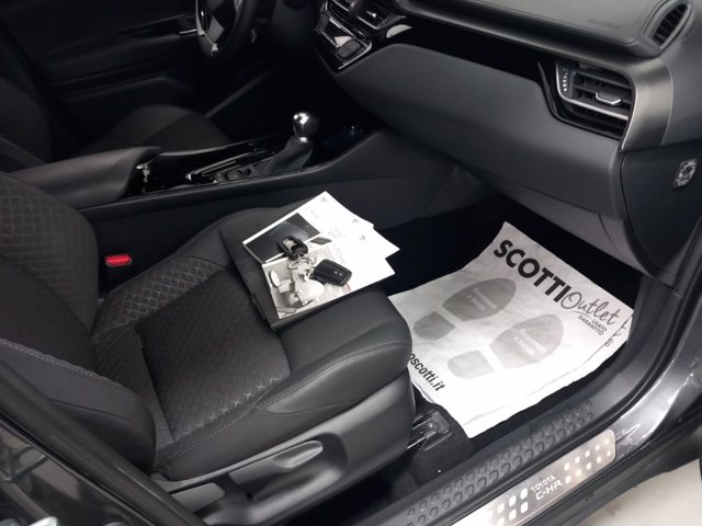 TOYOTA C-hr 2.0h trend e-cvt