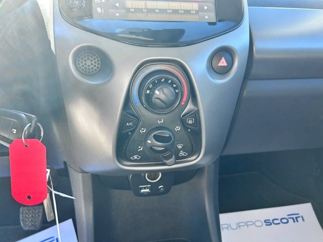 TOYOTA Aygo Connect 1.0 VVT-i 72 CV 5 porte x-play MMT