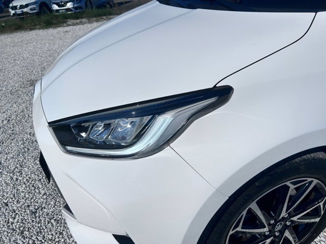 TOYOTA Yaris 1.5h trend