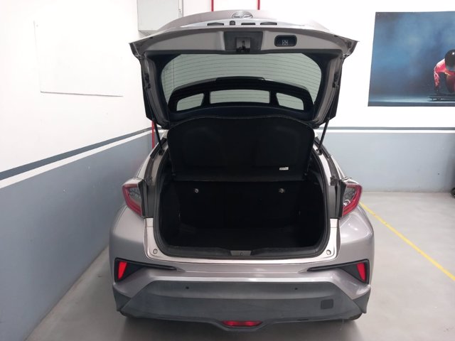 TOYOTA C-hr 1.8h lounge 2wd e-cvt my18
