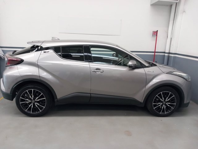 TOYOTA C-hr 1.8h lounge 2wd e-cvt my18