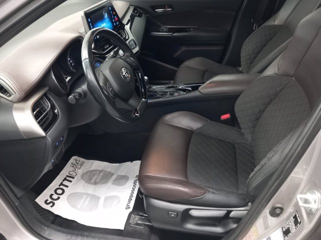 TOYOTA C-hr 1.8h lounge 2wd e-cvt my18