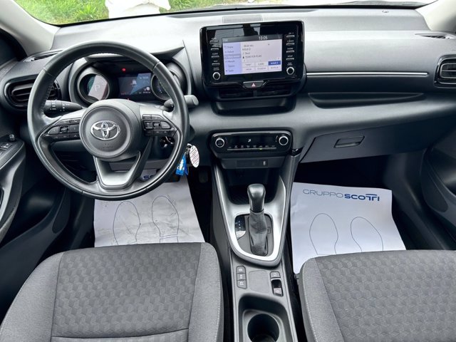TOYOTA Yaris 1.5h trend