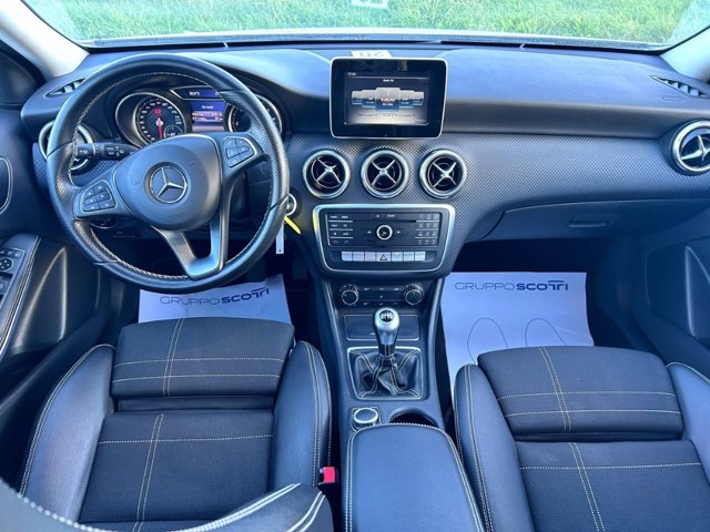 MERCEDES A 180 d sport my16