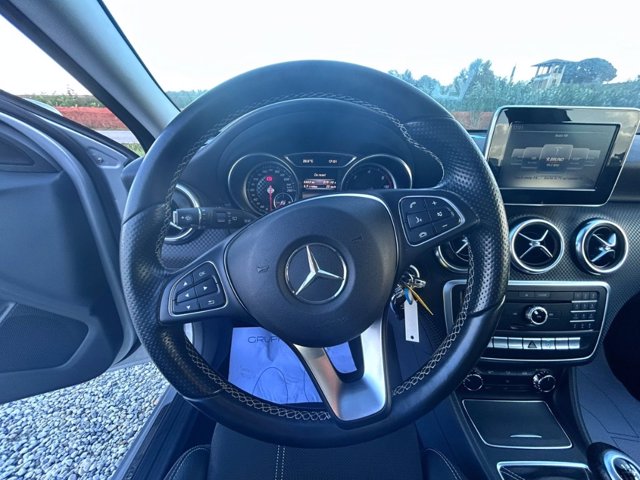 MERCEDES A 180 d sport my16
