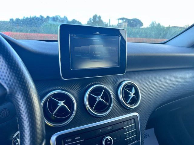MERCEDES A 180 d sport my16