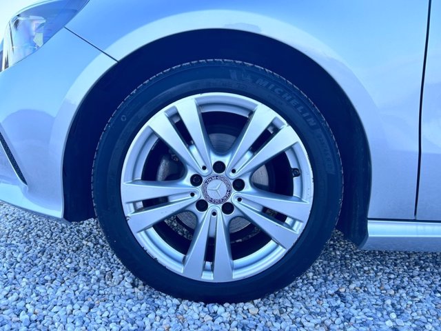 MERCEDES A 180 d sport my16