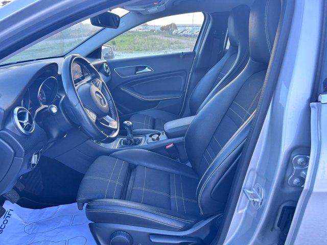 MERCEDES A 180 d sport my16