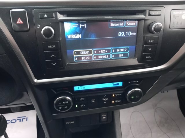 TOYOTA Auris Touring Sports 1.4 D-4D Lounge