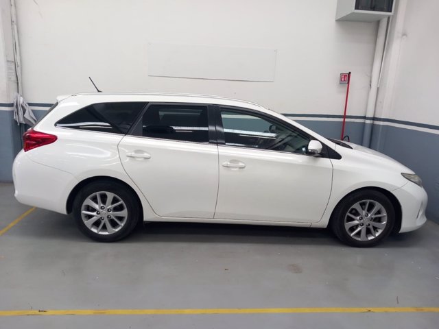 TOYOTA Auris Touring Sports 1.4 D-4D Lounge