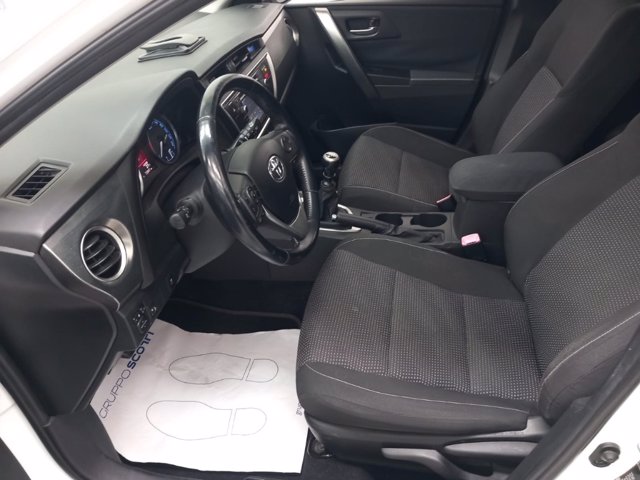 TOYOTA Auris Touring Sports 1.4 D-4D Lounge