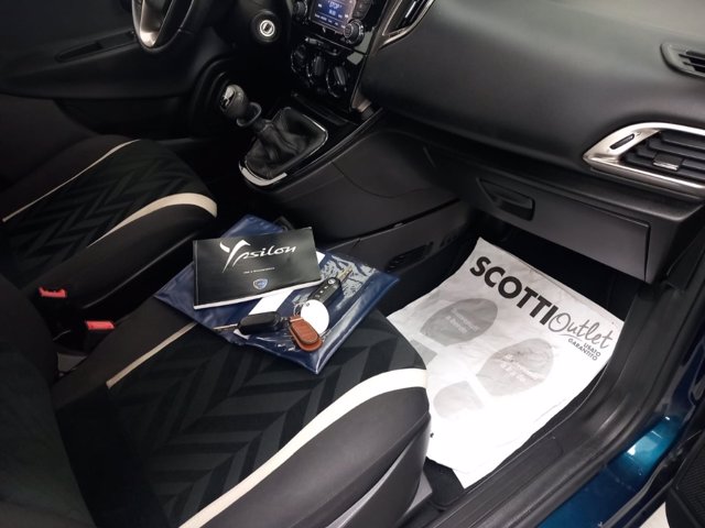 LANCIA Ypsilon 1.2 8v gold s/cl 69cv e6