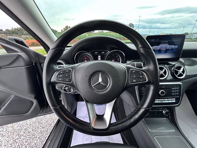 MERCEDES Classe CLA Berlina 200 D Night edition 7G-DCT