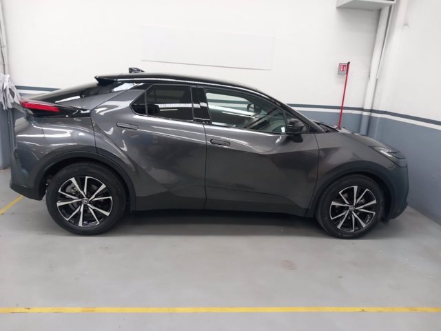 TOYOTA C-HR 1.8 HEV FWD TREND