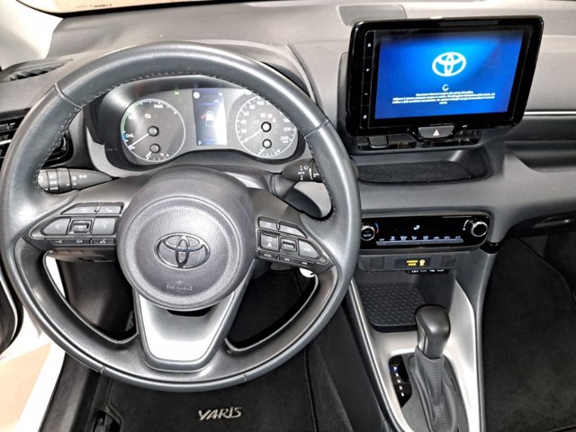 TOYOTA Yaris 1.5h active