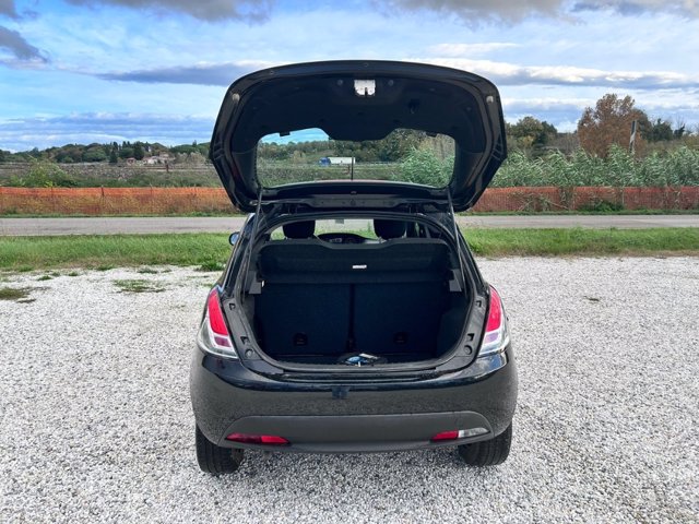 LANCIA Ypsilon 1.0 FireFly 5 porte S&S Hybrid Ecochic Silver