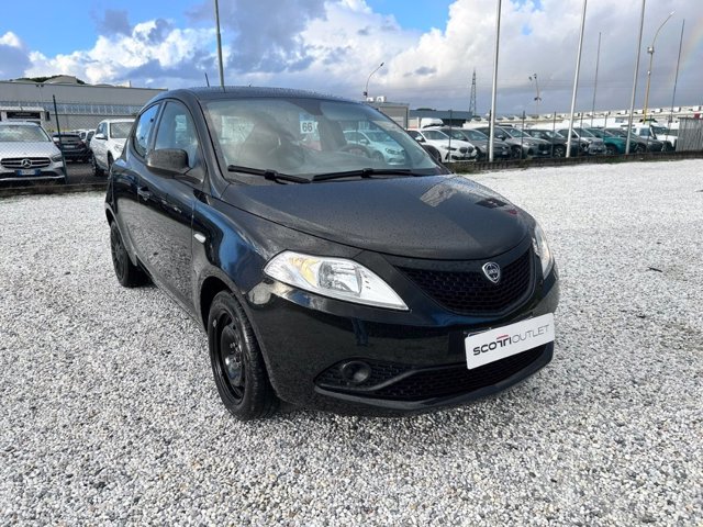 LANCIA Ypsilon 1.0 FireFly 5 porte S&S Hybrid Ecochic Silver