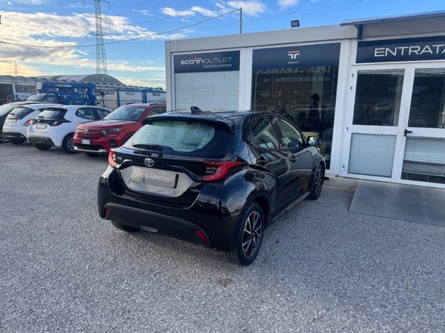 TOYOTA Yaris 1.0 trend