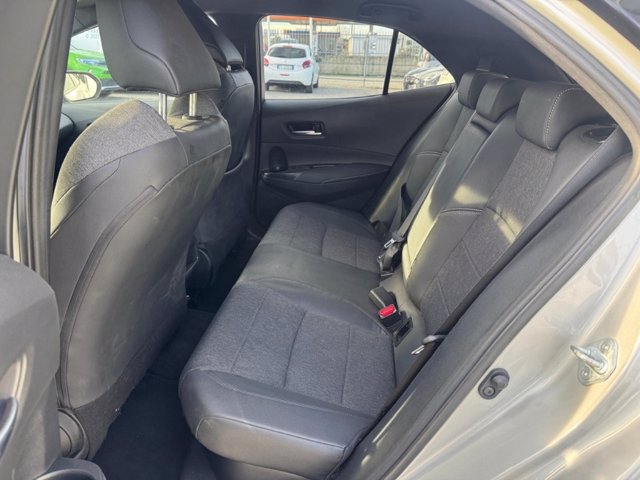 TOYOTA Corolla 1.8h style cvt