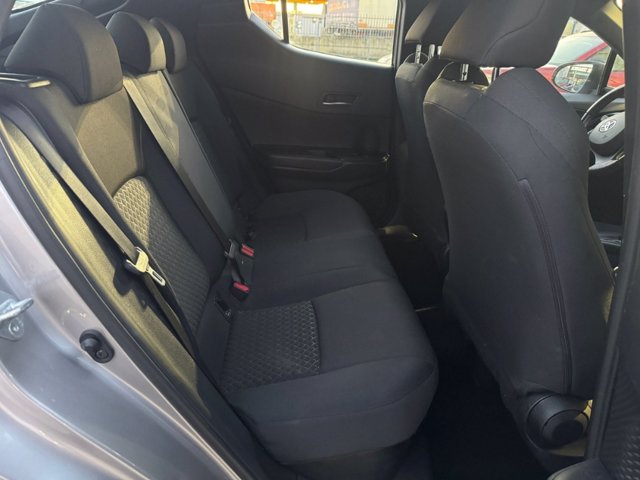 TOYOTA C-hr 1.8h business e-cvt