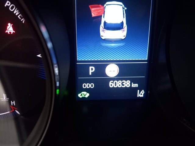 TOYOTA C-hr 1.8h active e-cvt