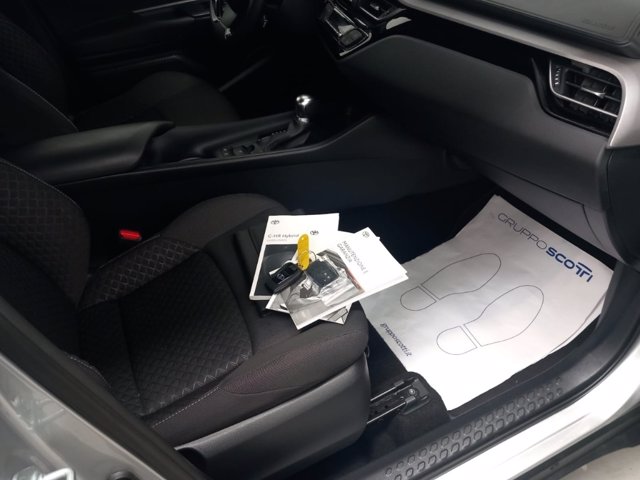 TOYOTA C-hr 1.8h active e-cvt