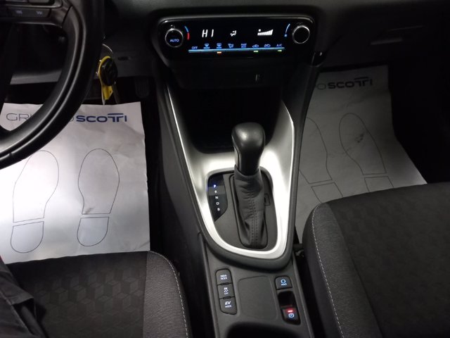 TOYOTA Yaris 1.5h active