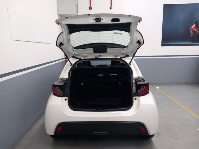 TOYOTA Yaris 1.5h active