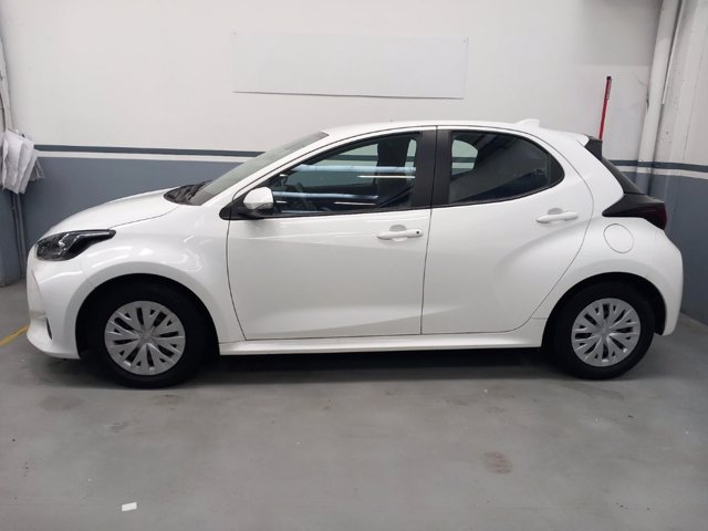 TOYOTA Yaris 1.5h active