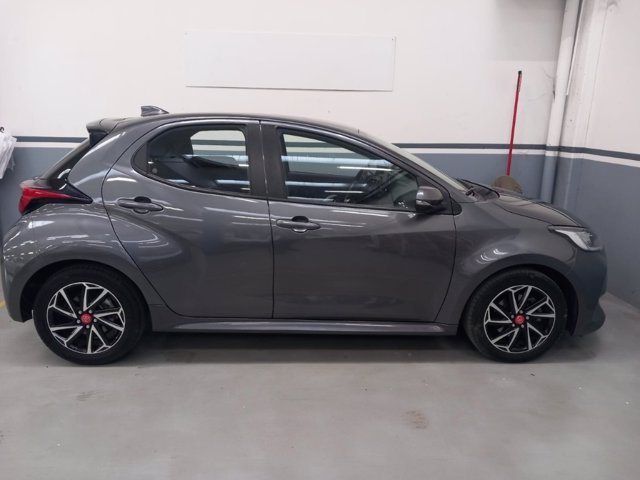 TOYOTA Yaris 1.5h trend