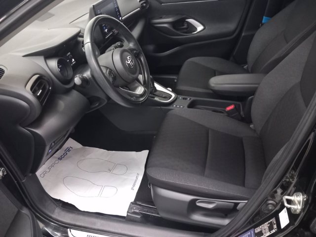 TOYOTA Yaris 1.5h trend