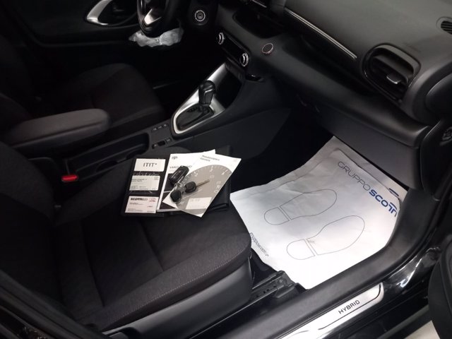 TOYOTA Yaris 1.5h trend