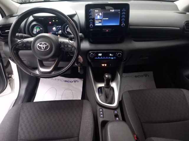 TOYOTA Yaris 1.5h trend