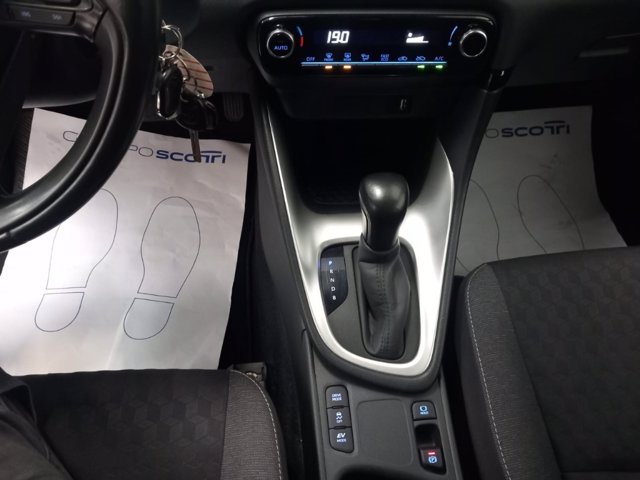 TOYOTA Yaris 1.5h trend