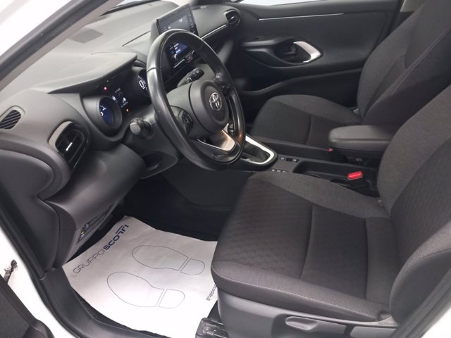 TOYOTA Yaris 1.5h trend