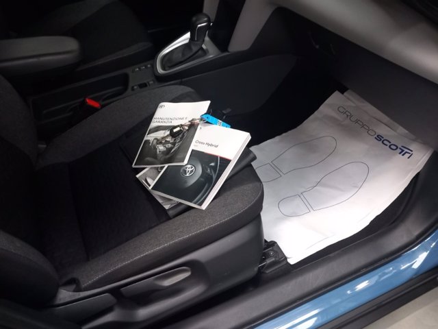 TOYOTA Yaris cross 1.5h active fwd 116cv e-cvt