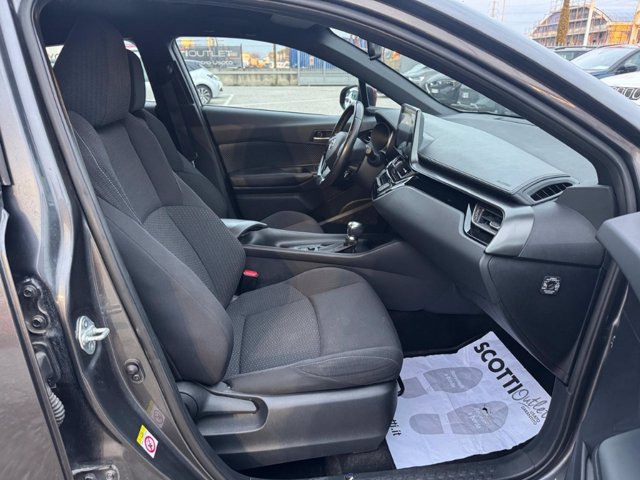 TOYOTA C-hr 1.8h active 2wd e-cvt