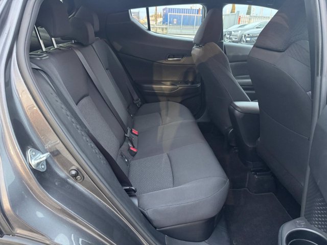 TOYOTA C-hr 1.8h active 2wd e-cvt