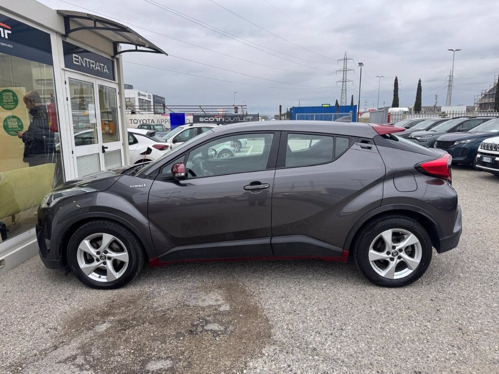 TOYOTA C-hr 1.8h active 2wd e-cvt