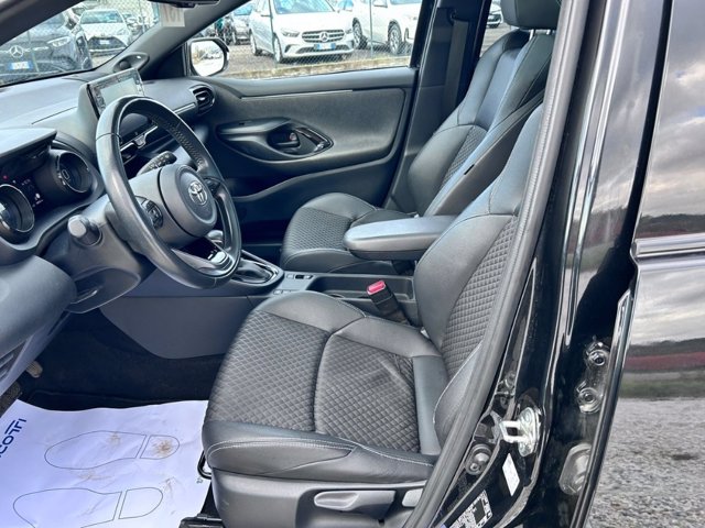 TOYOTA Yaris 1.5h lounge