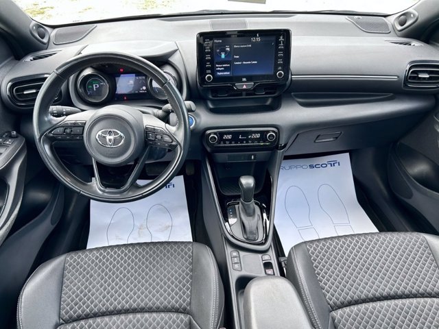 TOYOTA Yaris 1.5h lounge