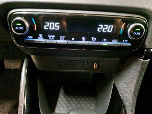 TOYOTA Yaris 1.5h style