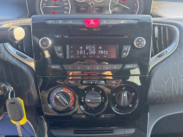 LANCIA Ypsilon 1.2 8v elefantino 69cv my14