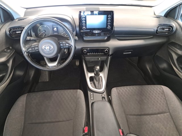 TOYOTA Yaris 1.5h active