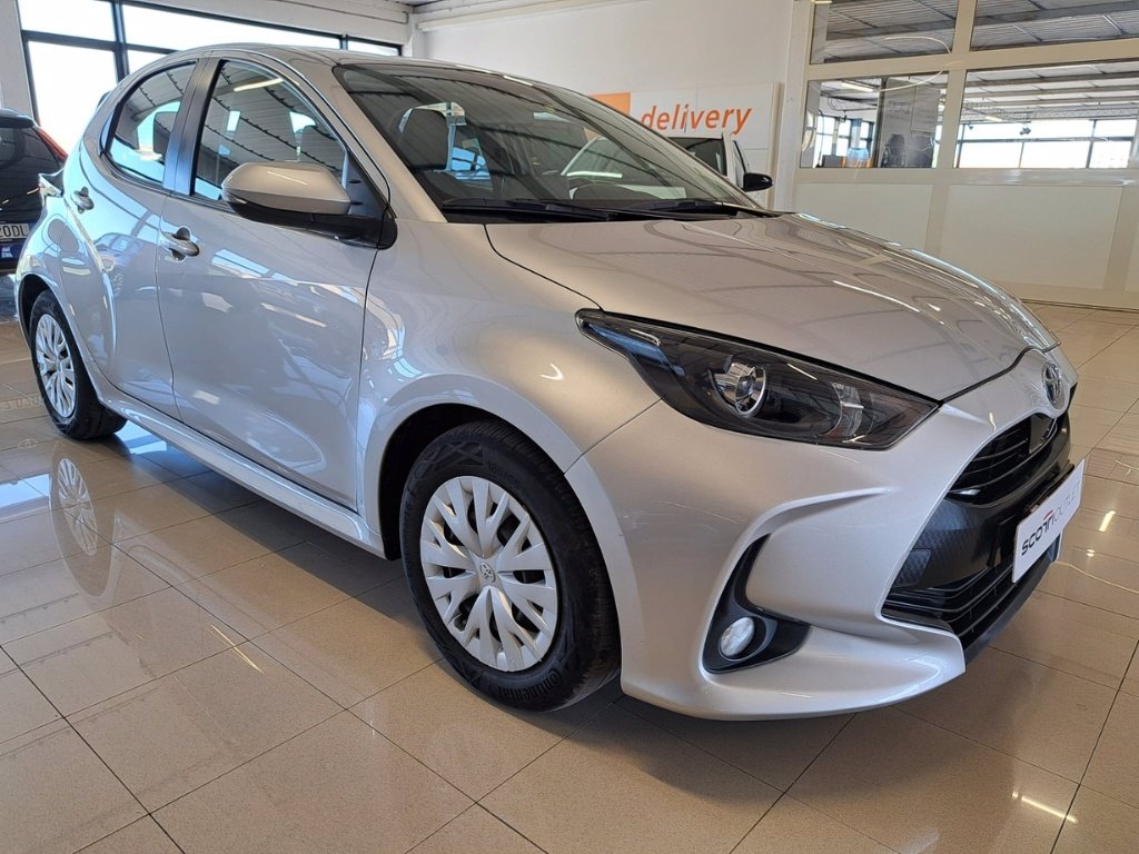 TOYOTA Yaris 1.5h active