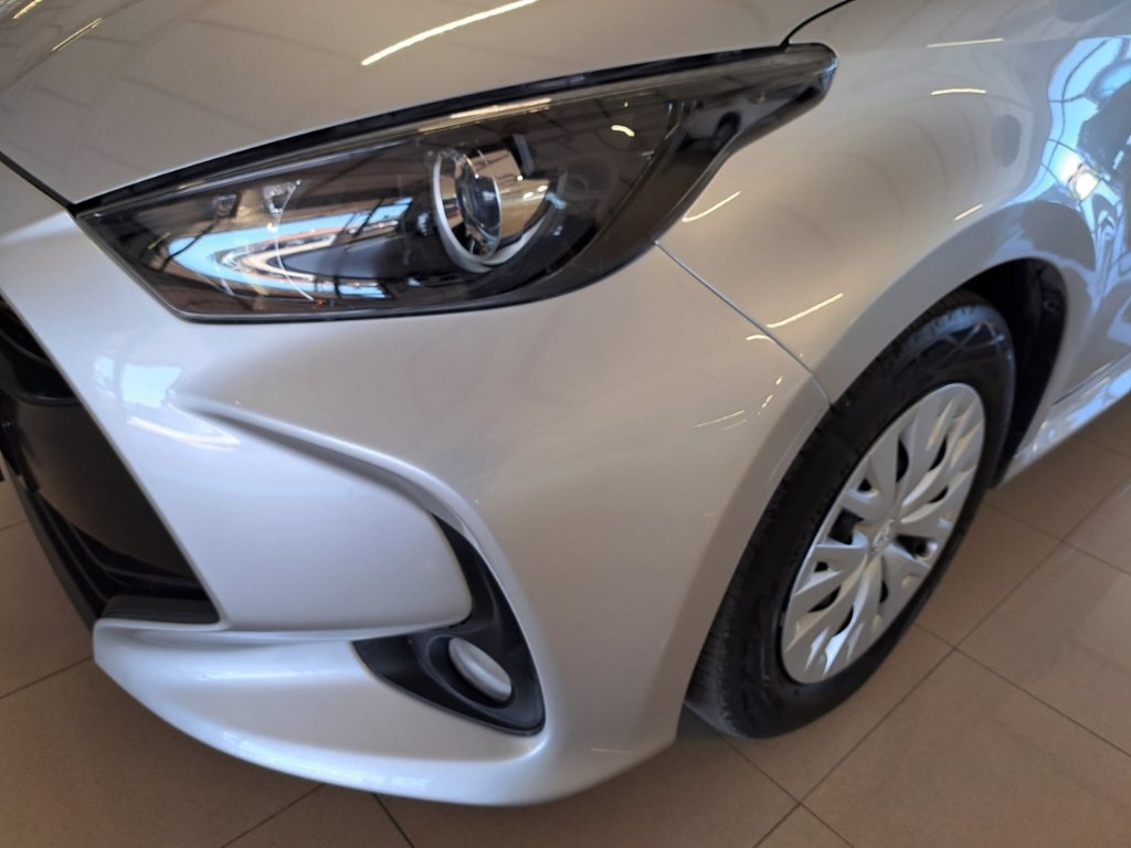 TOYOTA Yaris 1.5h active