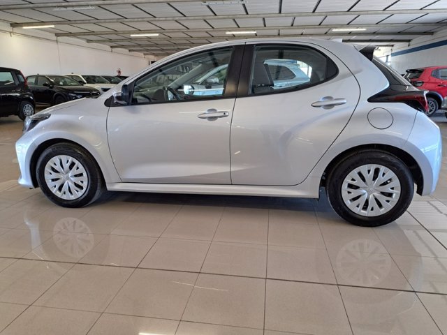 TOYOTA Yaris 1.5h active