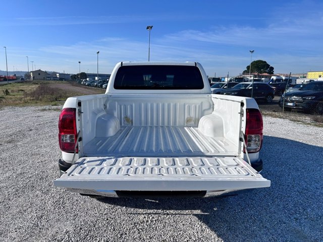 TOYOTA Hilux 2.4 d-4d double cab lounge 4wd auto