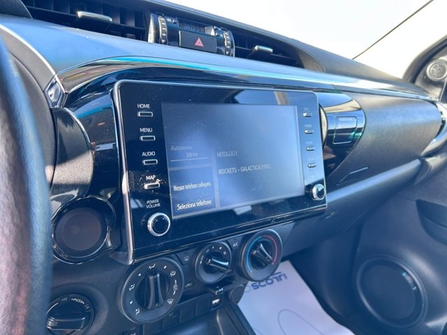 TOYOTA Hilux 2.4 d-4d double cab lounge 4wd auto